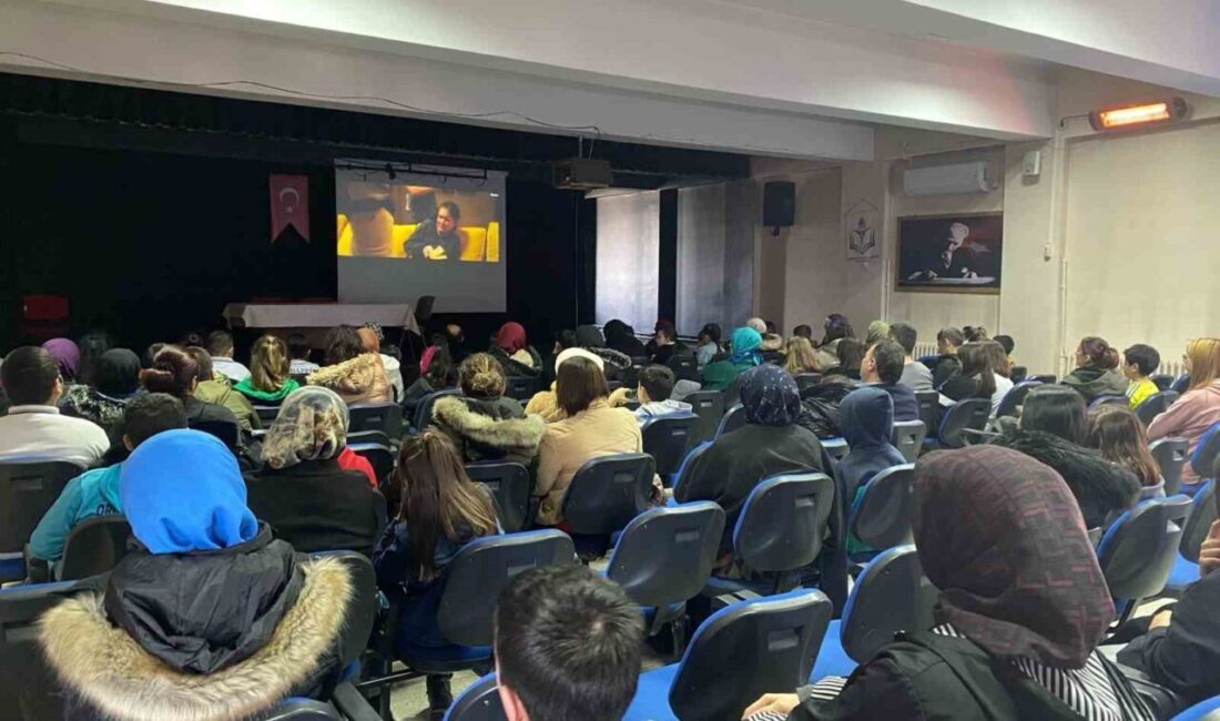 Eskişehir Orgeneral Halil Sözer Ortaokulu’nda ‘Aile Yılı’ etkinliği yapıldı. Eskişehir