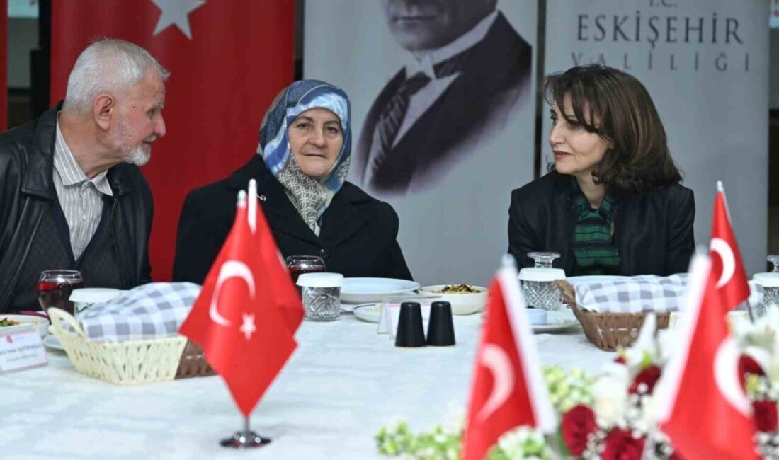 Eskişehir Valisi Hüseyin Aksoy ve eşi Hülya Aksoy, 18 Mart