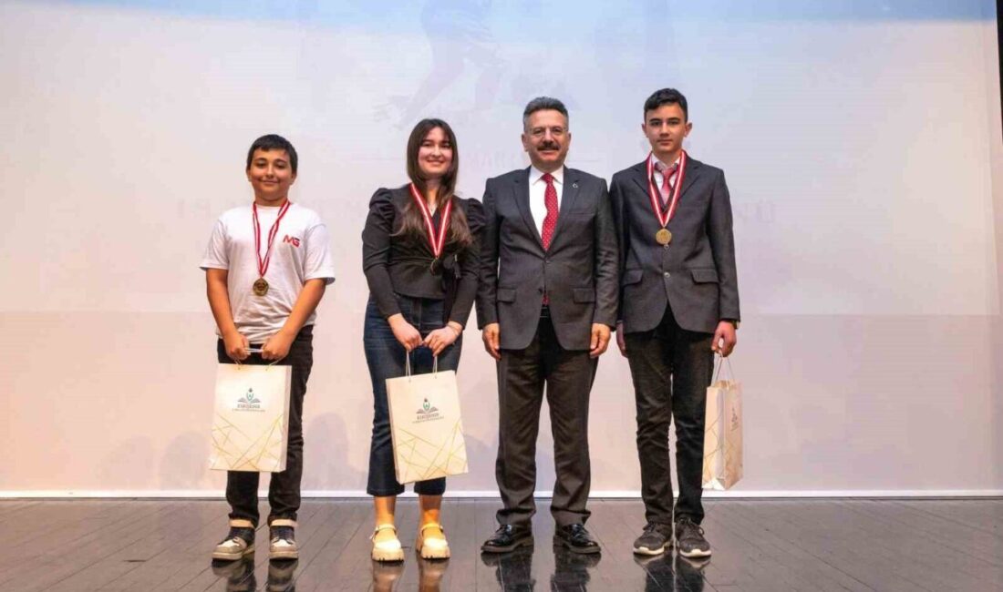 Eskişehir Valisi Hüseyin Aksoy, 18 Mart Şehitleri Anma Günü ve