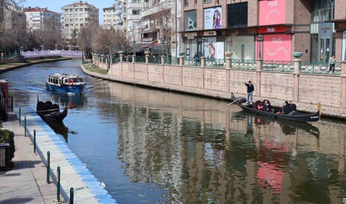 Eskişehir’de vatandaşlar günlerdir etkili olan sıcak havayı fırsat bilerek dışarıya