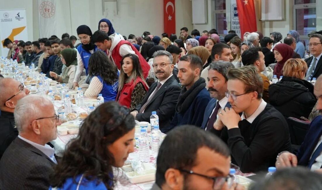 Eskişehir Gençlik ve Spor İl Müdürlüğü’nün düzenlediği iftar yemeğinde Vali