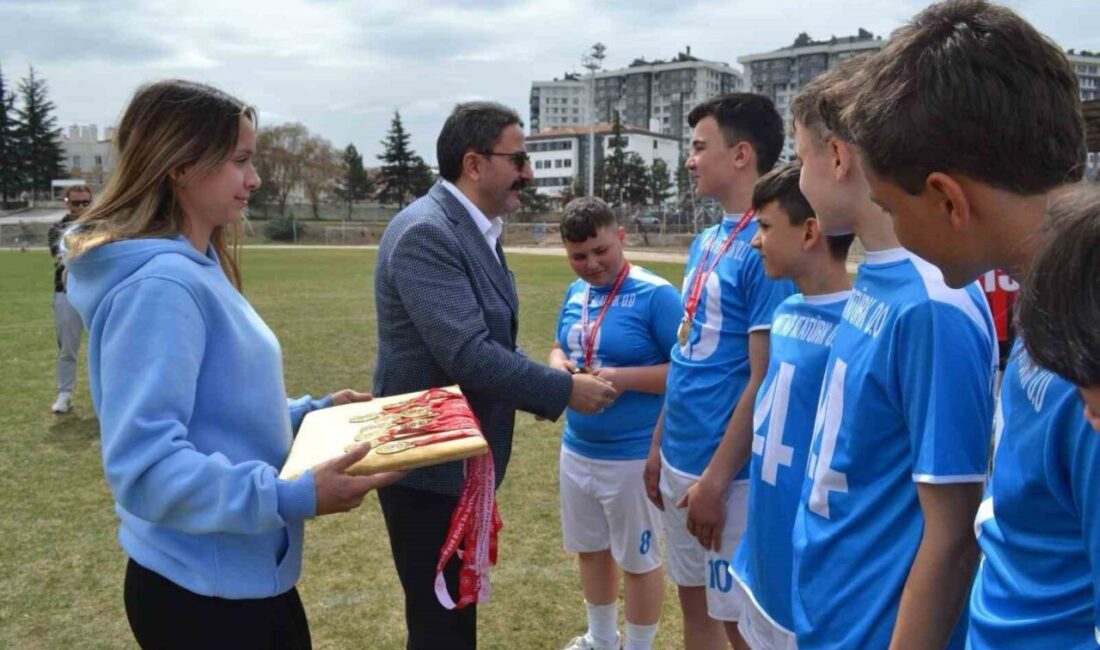 Eskişehir’de Necdet Yıldırım Sahası’nda düzenlenen Okul Sporları Ragbi İl Birinciliği