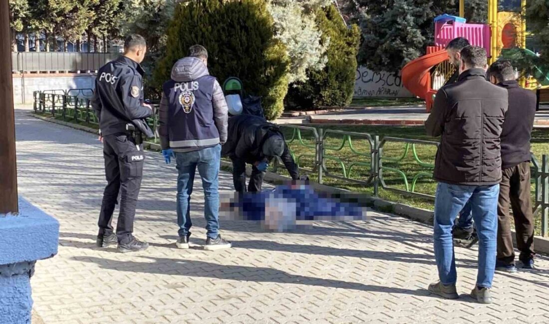 Eskişehir’de sokak ortasında bir erkek cesedi bulundu. Saat 10.00 sıralarında