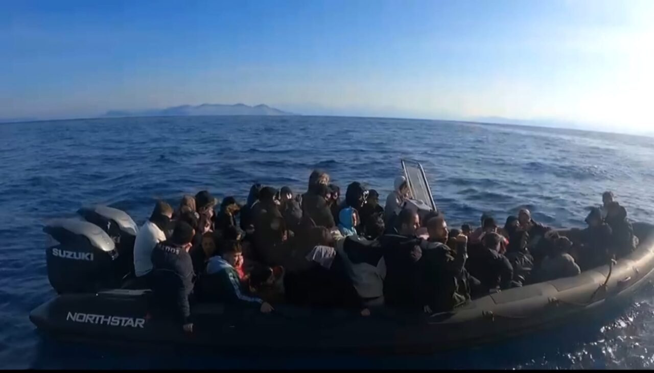 - Göçmen kaçakçısı olduğu iddiasıyla 2 şüpheli gözaltına alındı