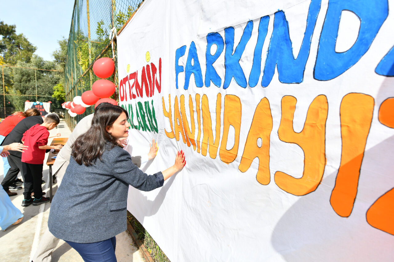 MUĞLA (AA) – Muğla'nın Fethiye ilçesinde "Otizm Farkındalık Sergisi" gerçekleştirildi.