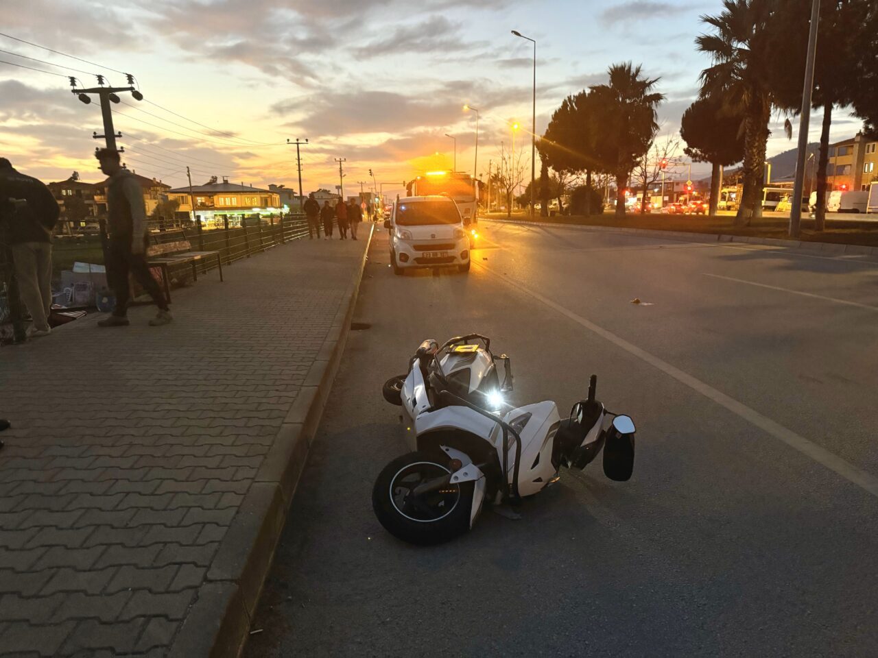 MUĞLA (AA) – Muğla'nın Fethiye ilçesinde otomobille çarpışan motosikletin sürücüsü