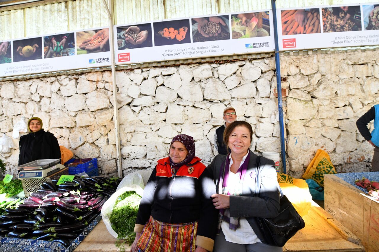 MUĞLA (AA) – Muğla'nın Fethiye ilçesinde pazar yerinde 8 Mart