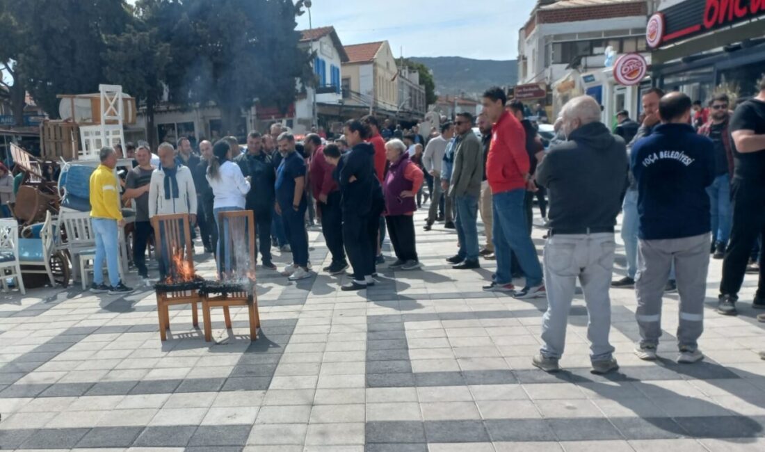 İZMİR (AA) – İzmir'in Foça ilçesinde belediyenin iş yerlerinin önündeki