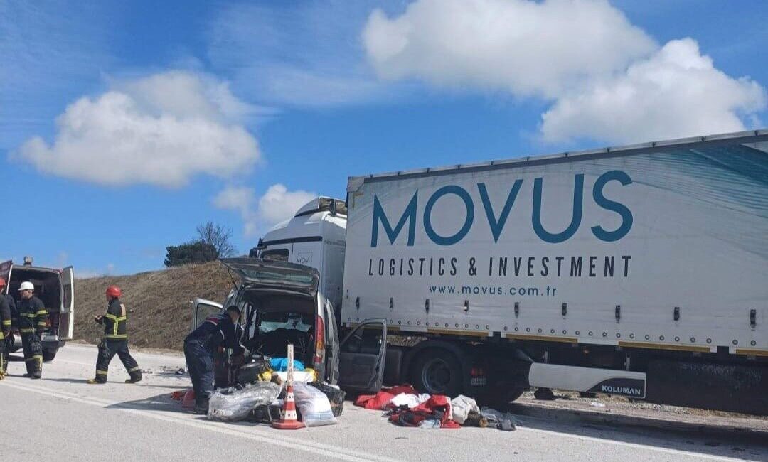 Kütahya’nın Gediz ilçesinde meydana gelen trafik kazasında 1 kişi öldü,