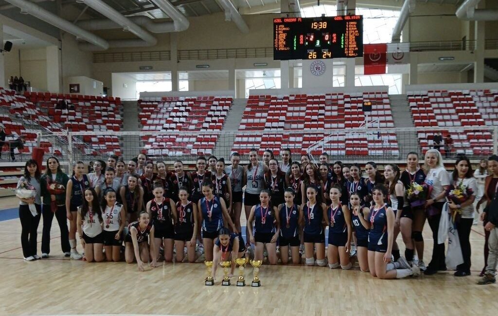 Eskişehir’de gerçekleştirilen Okul Sporları Voleybol Genç B Kız Final Müsabakaları