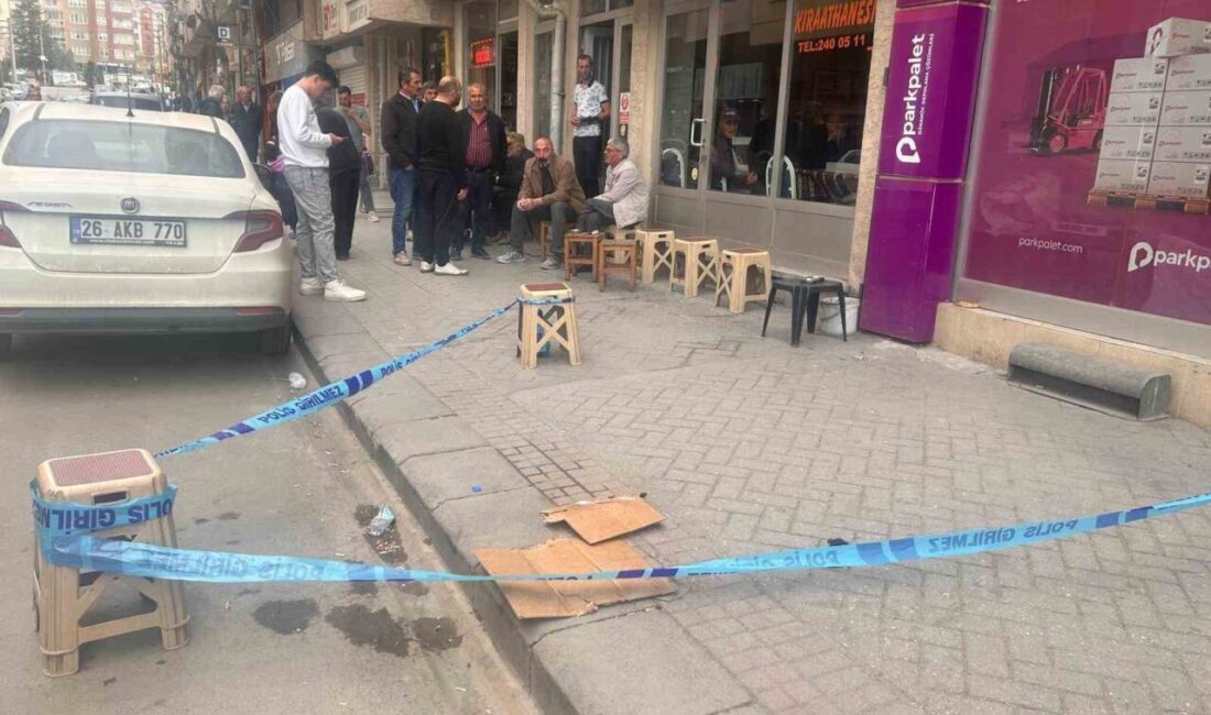 Eskişehir’de hasmını gördüğünü zannederek silahına sarılan şahıs, belindeki tabancanın ateş