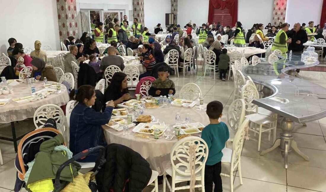 Eskişehir’de hayırseverler tarafından ihtiyaç sahibi aileler, yaşlılar, kimsesiz vatandaşlar ve