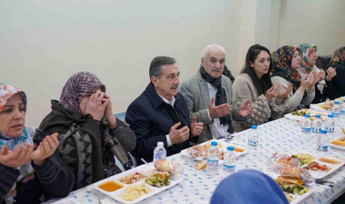 Tepebaşı Belediye Başkanı Dt. Ahmet Ataç, Gündüzler Mahallesi’nde gerçekleştirilen iftarda