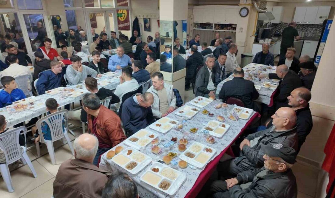 Eskişehir’de Karaörenliler tarafından imece usulü düzenlenen iftar yemeğinde 300 vatandaş