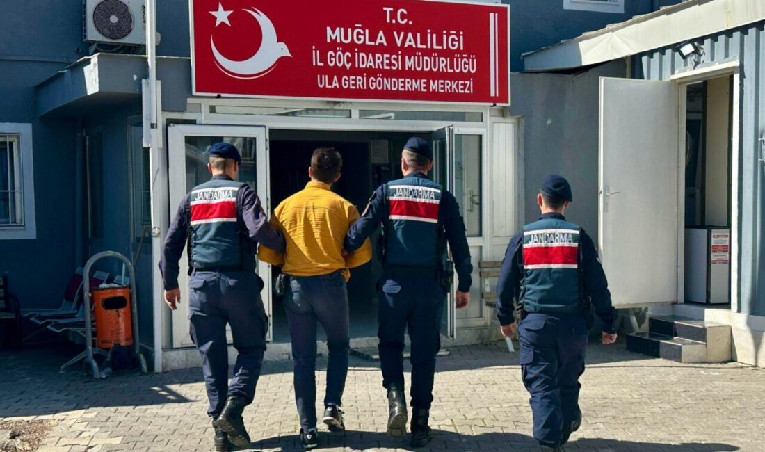 MUĞLA (AA) – Interpol tarafından "nitelikli hırsızlık" suçundan kırmızı bültenle