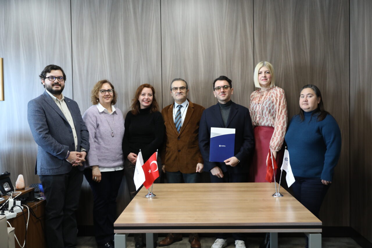 - İstanbul Medipol Üniversitesi İşletme ve Yönetim Bilimleri Fakültesi Dekanı