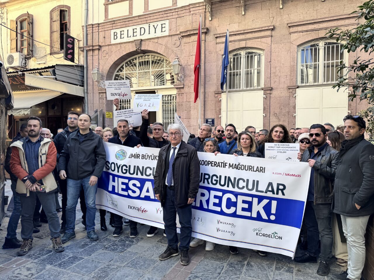 İZMİR (AA) – İzmir Büyükşehir Belediyesinin kendilerini mağdur ettiğini ileri