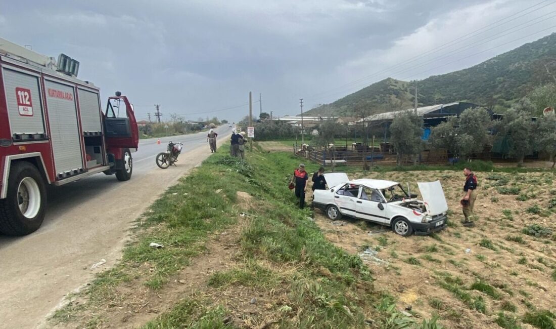 İZMİR (AA) – İzmir'in Ödemiş ilçesinde iki otomobilin çarpışması sonucu