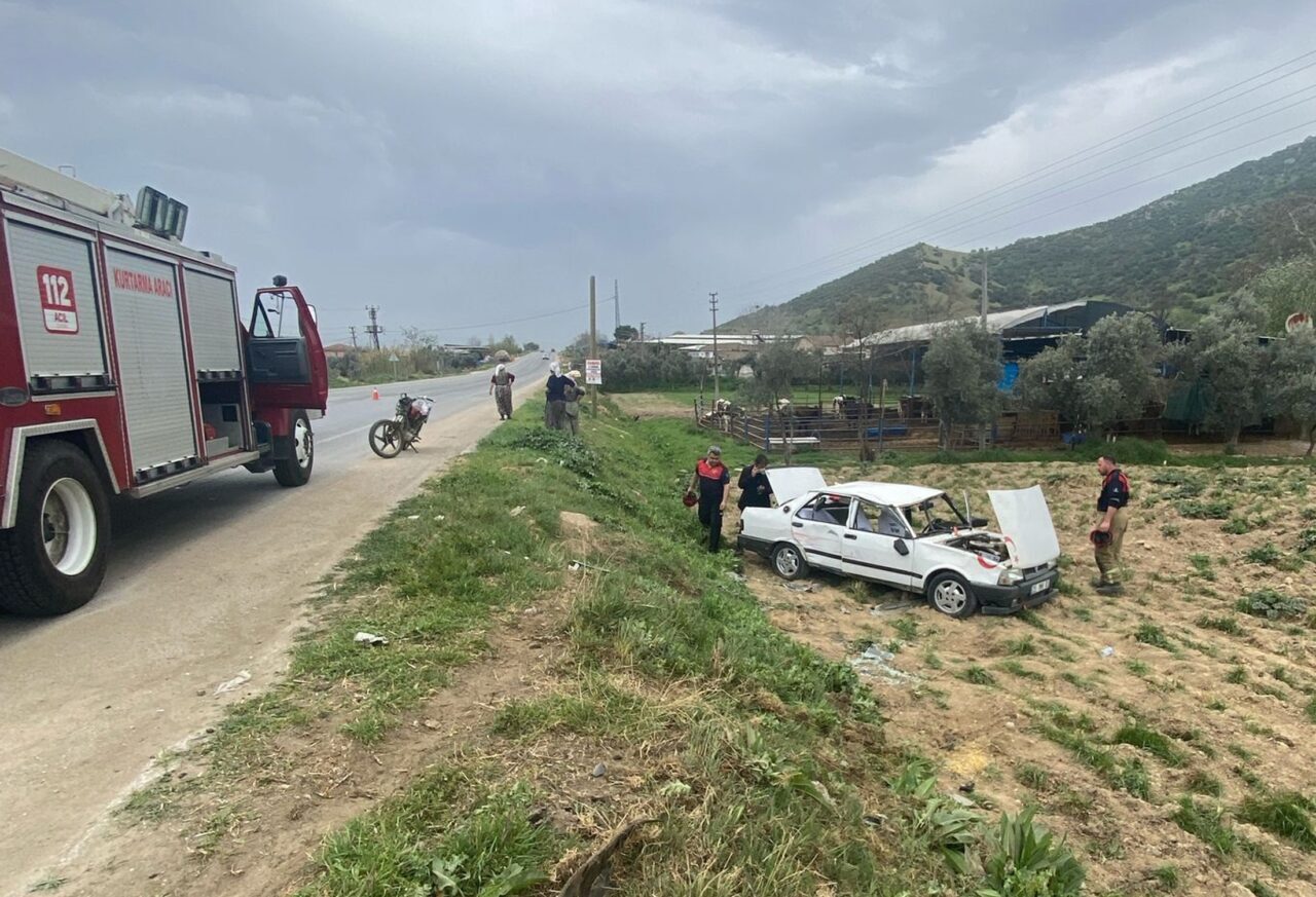 İZMİR (AA) – İzmir'in Ödemiş ilçesinde iki otomobilin çarpışması sonucu