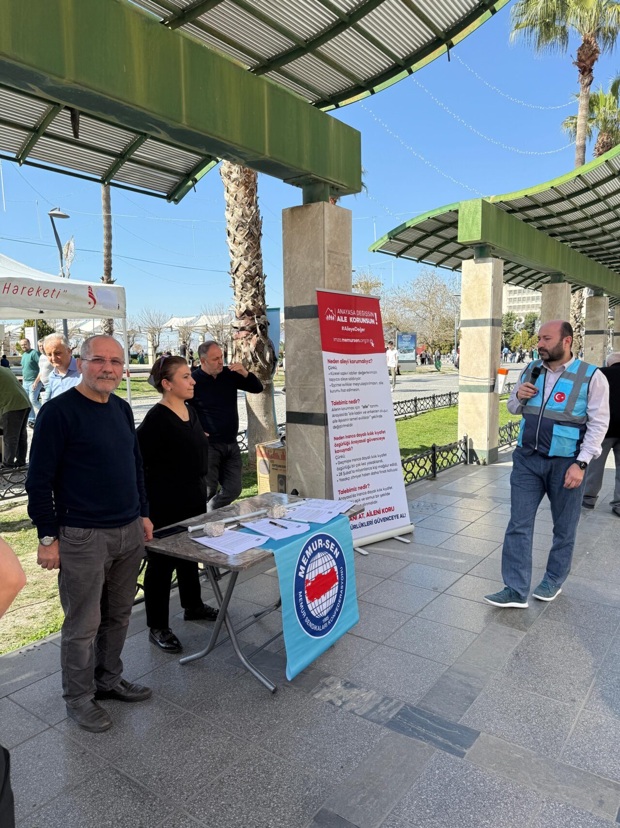 İZMİR (AA) – Memur-Sen İzmir İl Başkanlığınca "Aile Yılında Anayasa