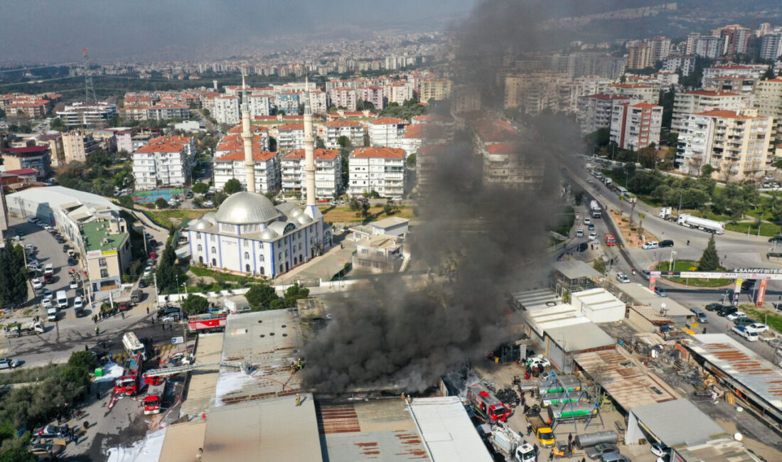 İZMİR (AA) – İzmir'in Bornova ilçesinde oto lastik satış ve