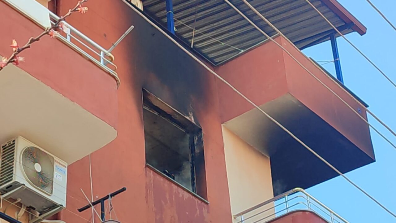 İZMİR (AA) – İzmir'in Ödemiş ilçesinde evde çıkan yangında ağır