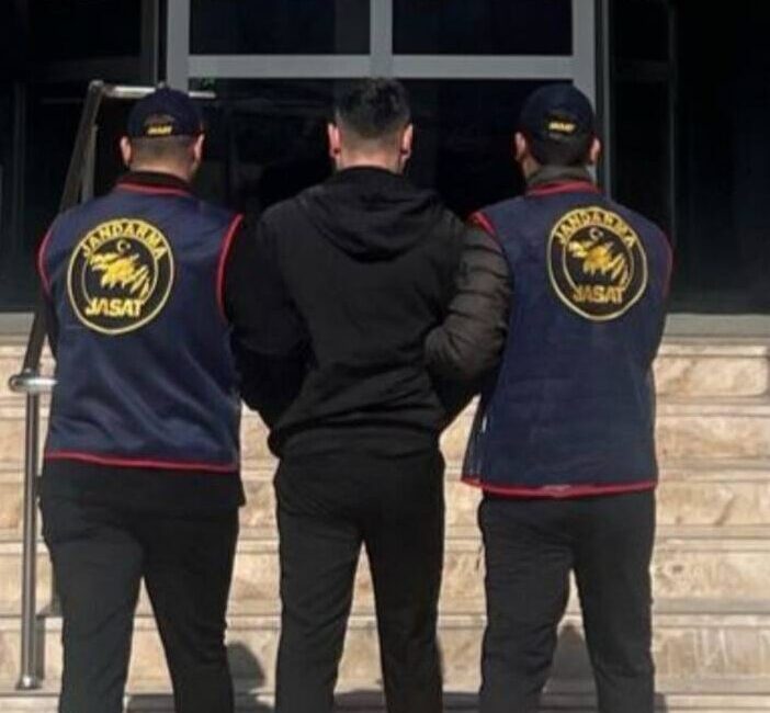 İZMİR (AA) – İzmir'de hakkında kesinleşmiş hapis cezası olan firari