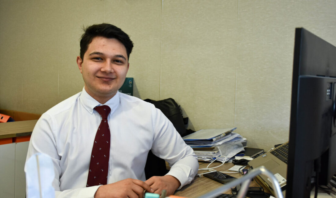 İZMİR (AA) – İzmir'de, hukukçu ve hukuk fakültesi öğrencilerinin katılımıyla