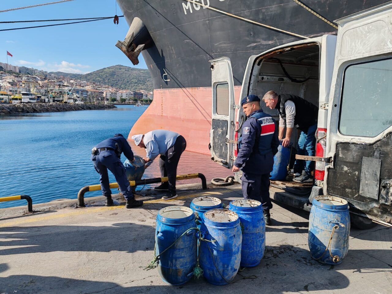 İZMİR (AA) – İzmir'in Dikili ilçesinde kaçak avlandığı tespit edilen
