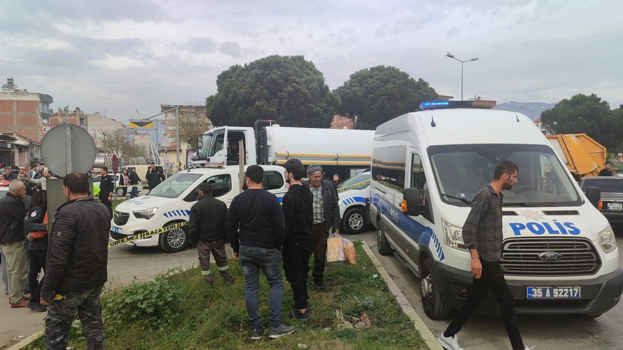 İZMİR (AA) – İzmir'in Ödemiş ilçesinde kamyonun çarptığı yaya hayatını