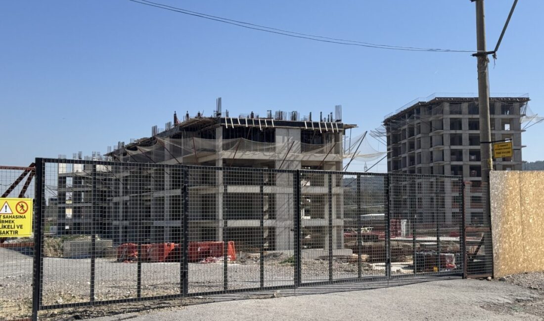 İZMİR (AA) – İzmir'in Karabağlar ilçesinde Uzundere Kentsel Dönüşüm Projesi'nin