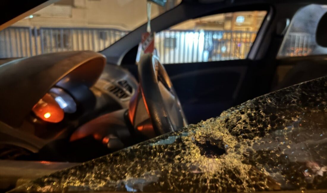 İZMİR (AA) – İzmir'in Bayraklı ilçesinde otomobilinde silahlı saldırıya uğrayan