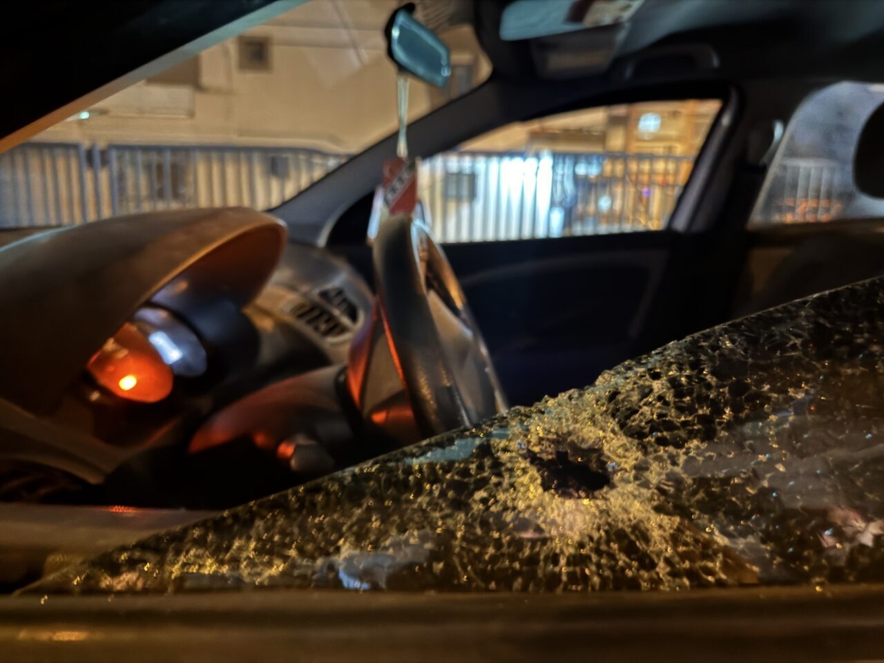 İZMİR (AA) – İzmir'in Bayraklı ilçesinde otomobilinde silahlı saldırıya uğrayan