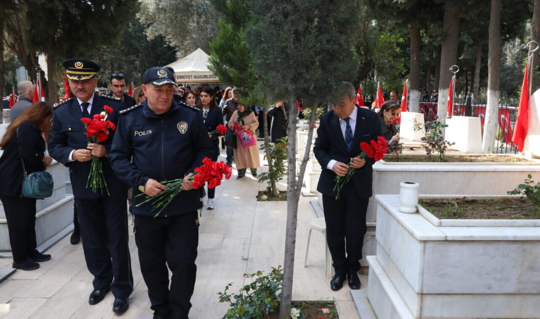 İZMİR (AA) – İzmir'de Bornova ilçesinde Ramazan Bayramı dolayısıyla polis