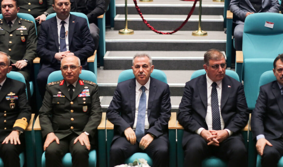 İZMİR (AA) – İzmir'de, 25 şehit yakını ve gaziye törenle