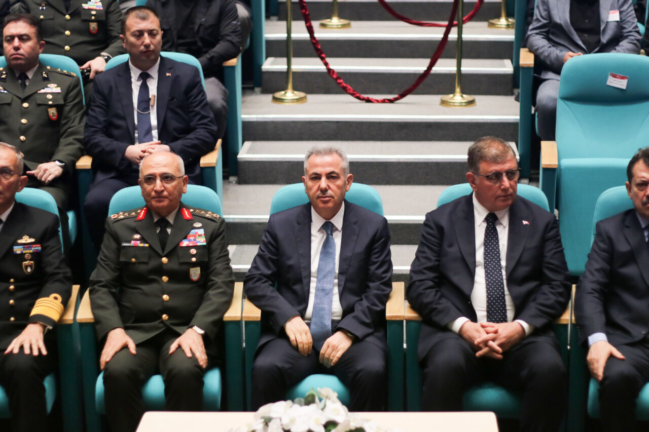 İZMİR (AA) – İzmir'de, 25 şehit yakını ve gaziye törenle