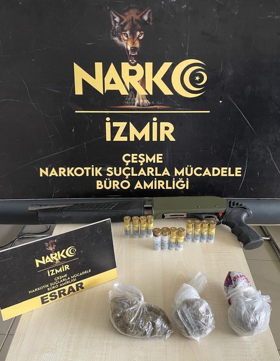 İZMİR (AA) – İzmir'in Urla ve Çeşme ilçelerinde düzenlenen uyuşturucu