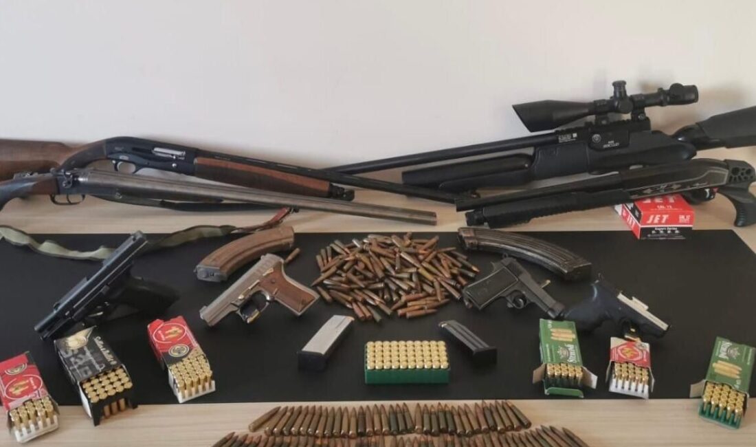 İZMİR (AA) – İzmir'de yasa dışı silah ticareti operasyonunda gözaltına