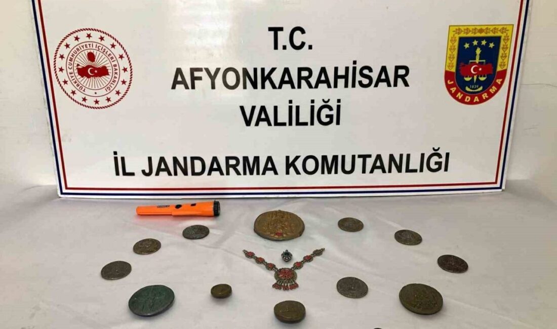 Afyonkarahisar’da jandarma tarafından bir eve yapılan baskında tarihi eser niteliği