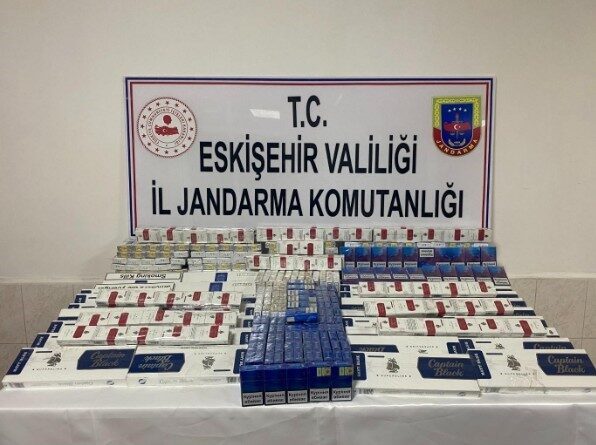 Eskişehir’de kaçak sigara sattığı tespit edilen ve aracında bandrolsüz 860
