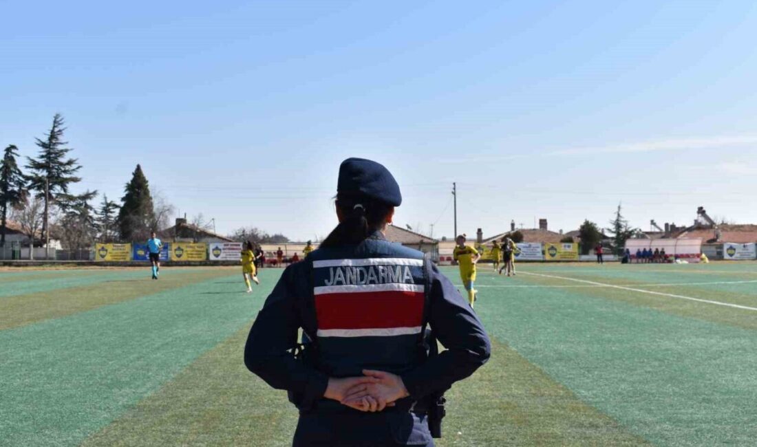 Eskişehir’de, Eskişehirspor Kadın Futbol Takımı ile Denizli Sulatanlar Spor Kadın
