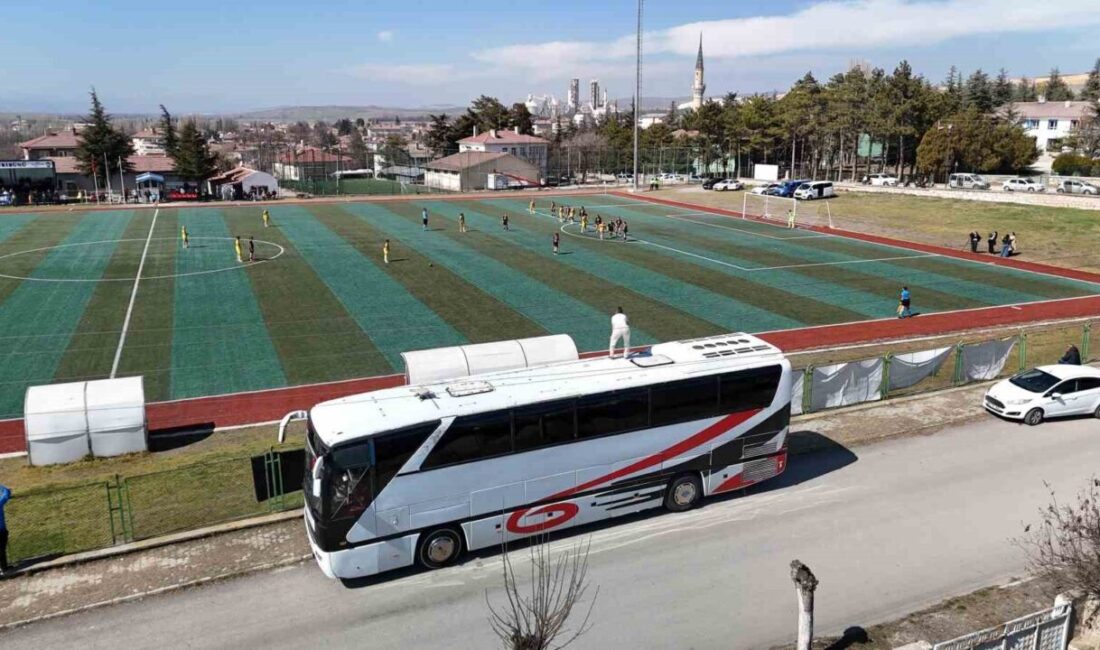 Eskişehir’de cezası nedeniyle takımını otobüsün üzerinden oyuncalarını yönetmeyesiyle gündem olan