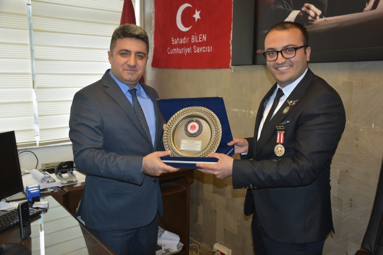İZMİR (AA) – Kemalpaşa Cumhuriyet Başsavcısı Bahadır Bilen, Kemalpaşa Adliyesi'nde