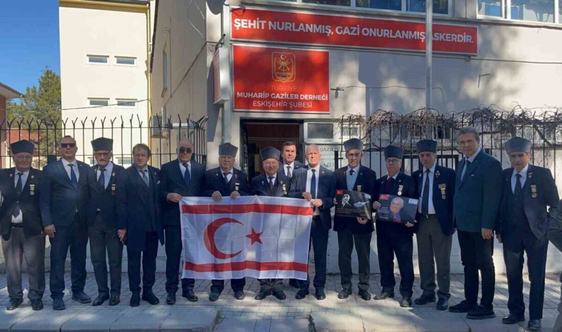 Eskişehir ziyaretinde Kıbrıs gazileri ile bir araya gelen, Eskişehir Hava