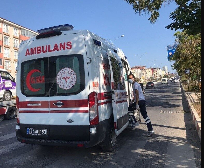 Bilecik’te seyir halindeki motosikletin devrilmesi sonucu meydana gelen trafik kazasında