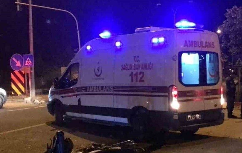 Bilecik’te seyir halindeki otomobil ile motosikletin çarpışması sonucu meydana gelen