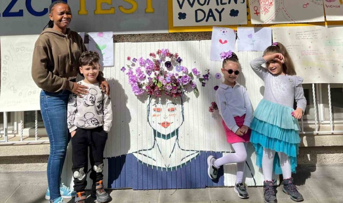 Eskişehir’de özel bir İngilizce kursunun öğrencileri 8 Mart Dünya Kadınlar