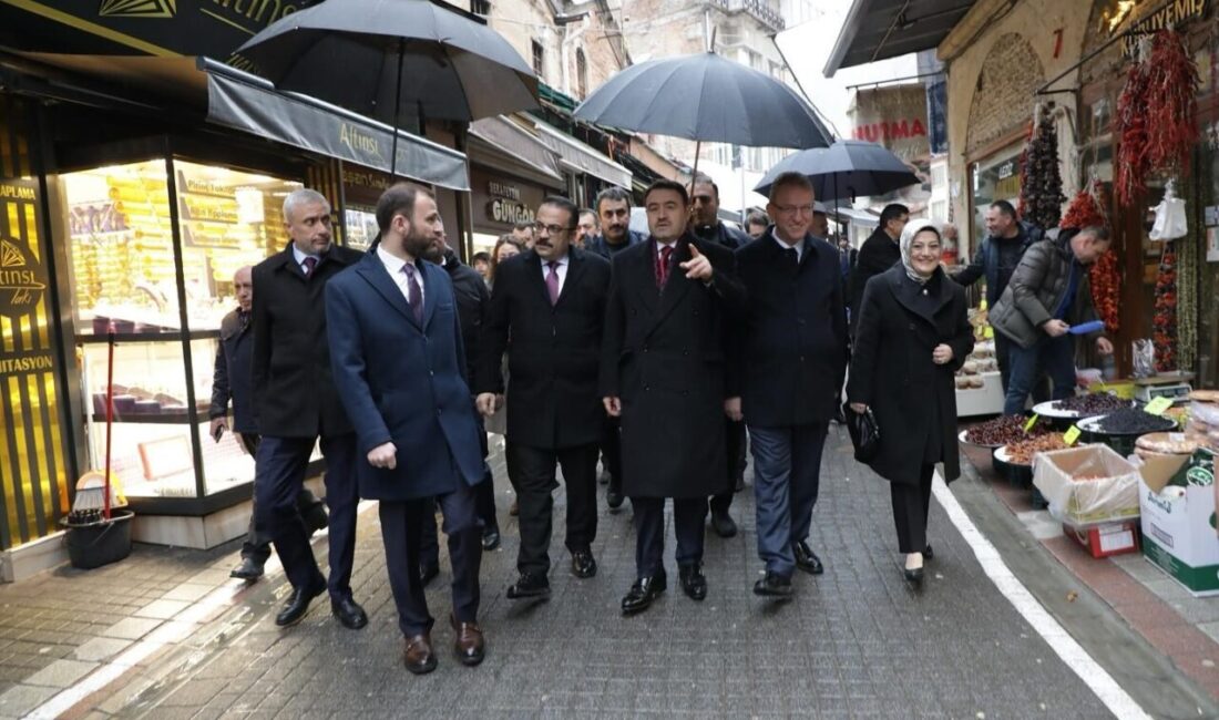 Pekmez Pazarı Sokak Sağlıklaştırma Projesi tanıtım toplantısının ardından Kütahya Valisi