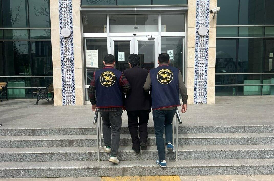 KÜTAHYA (AA) – Kütahya'da, hakkında kesinleşmiş 12 yıl hapis cezası