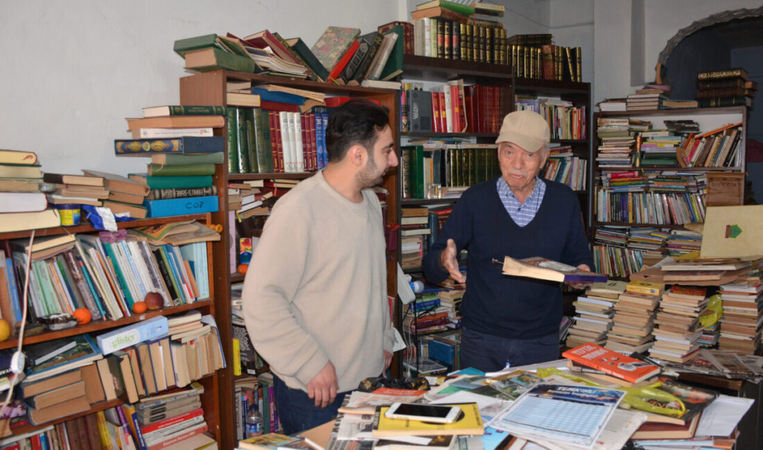 KÜTAHYA (AA) – Kütahya'nın Tavşanlı ilçesinde okumak isteyenlere ücretsiz kitap